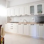 Tuscolana Guest -