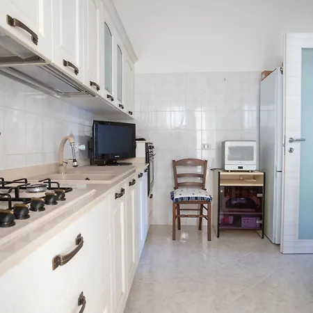 Tuscolana Guest - *