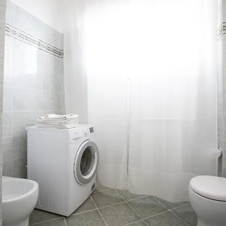 Tuscolana Guest - * Roma