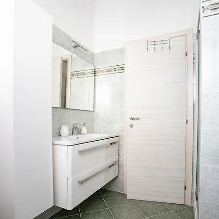 Tuscolana Guest - *